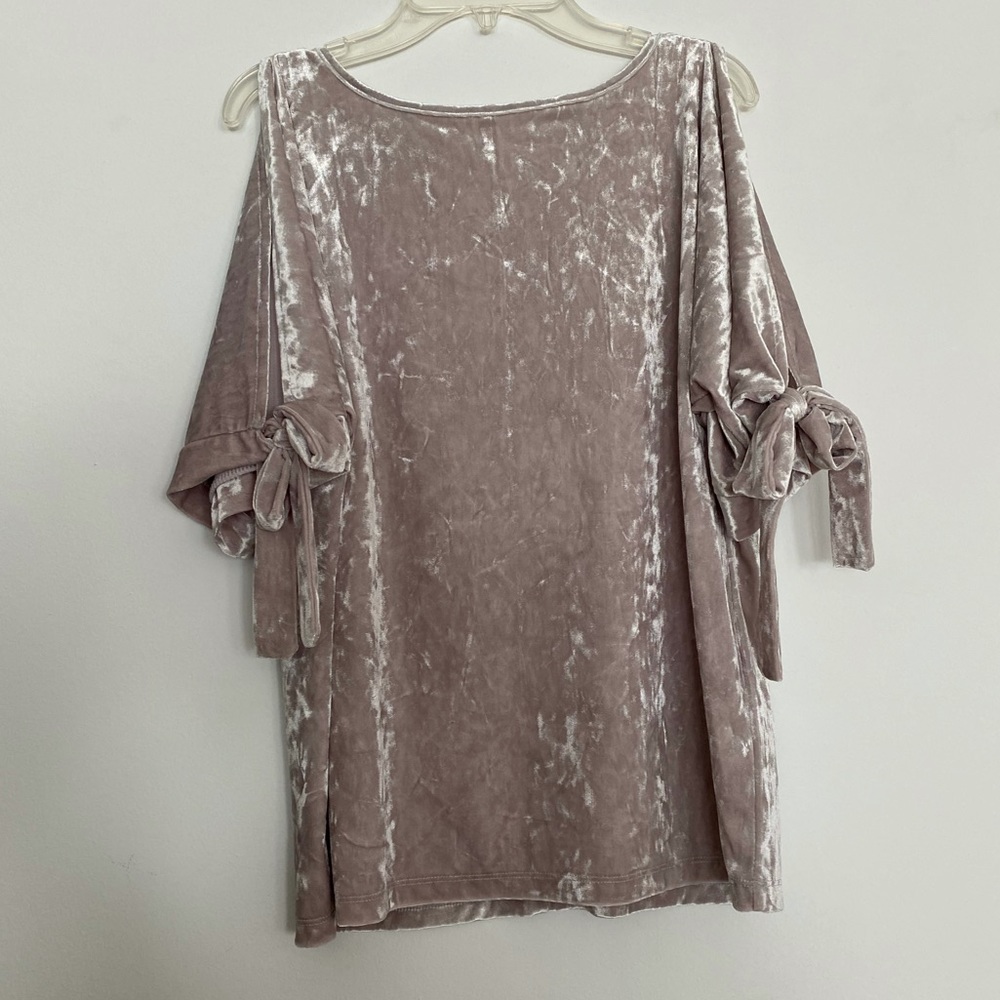 NWOT Cupio Cold Shoulder Crushed Velvet Top